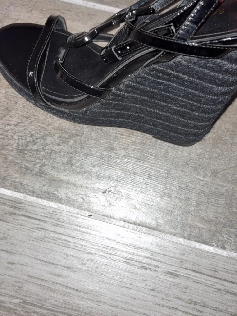 Saint Laurent Black Patent Leather YSL Logo Ankle-Tie Heel - Picture 5 of 7
